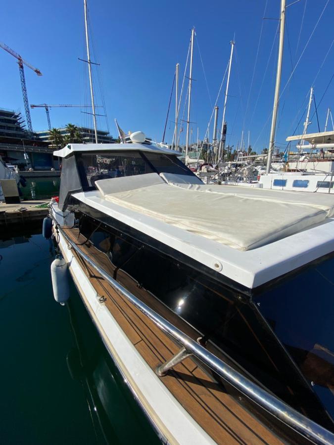 Laura Boat Hotel Sant Adria de Besos Exterior foto